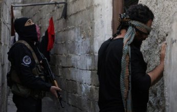 سوريا.. مظاهرة نسائية في "برزة" تطالب بالإفراج عن موقوفين بعد عملية أمنية.. ماذا يحدث؟