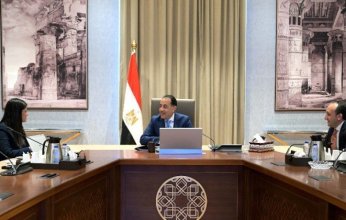مصر.. رئيس الوزراء يتابع مع وزيرة التخطيط والتنمية الاقتصادية والتعاون الدولي عددًا من ملفات العمل
