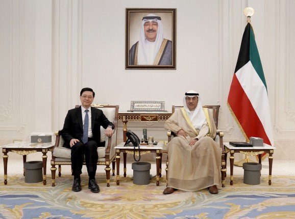 ولي العهد الكويتي يستقبل رئيس منطقة هونغ كونغ الإدارية بمناسبة زيارته للبلاد ولي العهد الكويتي يستقبل رئيس منطقة هونغ كونغ الإدارية بمناسبة زيارته للبلاد