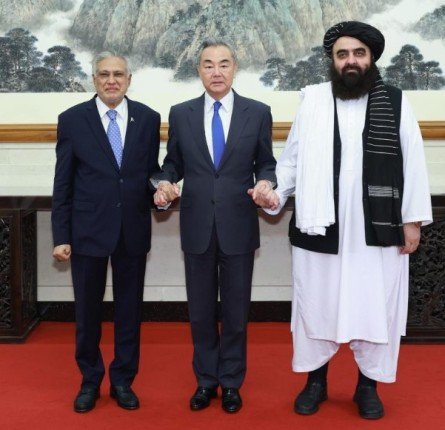 أفغانستان وباكستان تعتزمان استئناف التمثيل الدبلوماسي الكامل وتبادل السفراء قريبا أفغانستان وباكستان تعتزمان استئناف التمثيل الدبلوماسي الكامل وتبادل السفراء قريبا