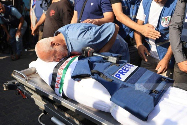الاحتلال الإسرائيلي يرتكب جريمة إبادة بحق أربعة صحفيين وعائلاتهم في غزة الاحتلال الإسرائيلي يرتكب جريمة إبادة بحق أربعة صحفيين وعائلاتهم في غزة