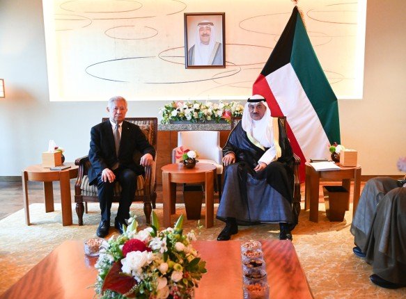 ولي العهد الكويتي يستقبل عضو مجلس النواب الياباني ورئيس جمعية الصداقة البرلمانية اليابانية - الكويتية ولي العهد الكويتي يستقبل عضو مجلس النواب الياباني ورئيس جمعية الصداقة البرلمانية اليابانية - الكويتية