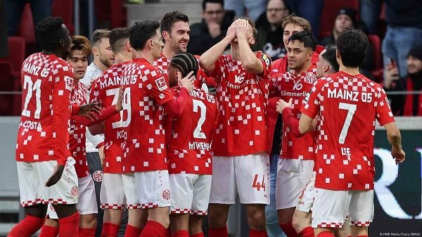شاهد الأن.. بث مباشر لمباراة ماينز وآينتراخت فرانكفورت في الدوري الألماني شاهد الأن.. بث مباشر لمباراة ماينز وآينتراخت فرانكفورت في الدوري الألماني