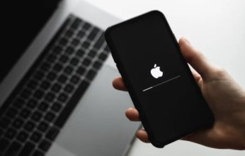 آبل تستعد لإطالة عمر بطارية آيفون عبر الذكاء الاصطناعي في نظام iOS 19
