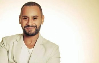 بعد عام من الاعتزال.. الفنان المغربي محمد الريفي يعود إلى الغناء بحفل «لحن العودة»