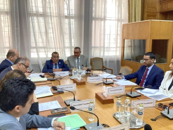 الجامعة العربية تدعو إلى تصعيد الجهود الدبلوماسية والقانونية لوقف الاحتلال الإسرائيلي ومحاسبة قادته الجامعة العربية تدعو إلى تصعيد الجهود الدبلوماسية والقانونية لوقف الاحتلال الإسرائيلي ومحاسبة قادته