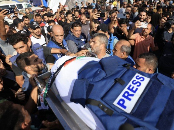 ارتفاع عدد الشهداء من الصحفيين الفلسطينيين إلى 216 منذ بدء العدوان على غزة ارتفاع عدد الشهداء من الصحفيين الفلسطينيين إلى 216 منذ بدء العدوان على غزة