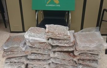 إسبانيا.. توقيف زوجين بريطانيين بحوزتهما أكثر من 33 كيلوغرامًا من القنب في مطار فالنسيا