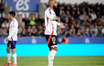 "الفيفا" يحرم ليون الفرنسي من التعاقدات بسبب الديون