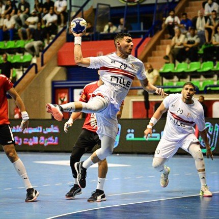 الأهلي يحجز مقعده بنهائي كأس السوبر الأفريقي لليد بعد تفوقه على الزمالك الأهلي يحجز مقعده بنهائي كأس السوبر الأفريقي لليد بعد تفوقه على الزمالك