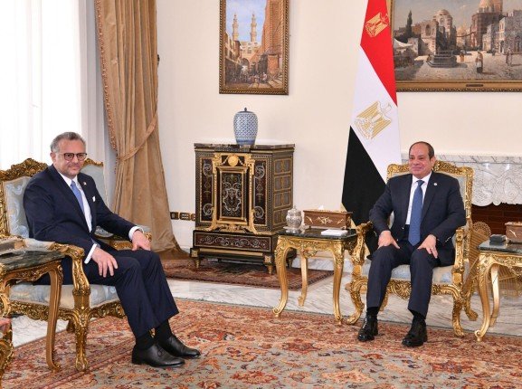 الرئيس المصري يطالب مجددا بإيقاف فوري لإطلاق النار بغزة ونفاذ المساعدات الإنسانية الرئيس المصري يطالب مجددا بإيقاف فوري لإطلاق النار بغزة ونفاذ المساعدات الإنسانية