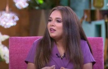 الفنانة رحمة أحمد تطلب مساعدة جمهورها لعلاج آثار حب الشباب بعد "80 باكو"