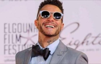 الفنان أحمد الفيشاوي يرد بحدة على منتقدي مظهره: «اخرس يا اللي مبتفهمش»