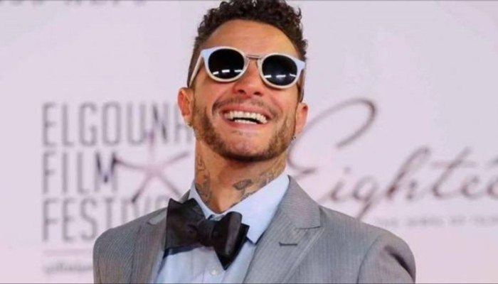 الفنان أحمد الفيشاوي يرد بحدة على منتقدي مظهره: «اخرس يا اللي مبتفهمش» الفنان أحمد الفيشاوي يرد بحدة على منتقدي مظهره: «اخرس يا اللي مبتفهمش»