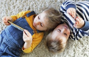 دراسة أمريكية: الاستخدام المفرط لمواقع التواصل قد يصيب الأطفال بالاكتئاب