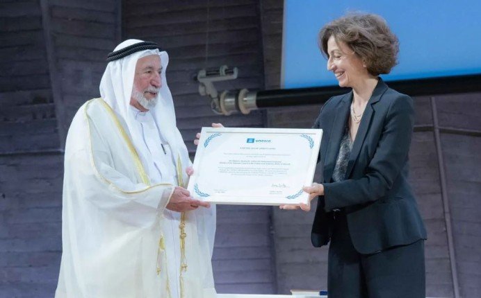 اليونسكو تكرم حاكم الشارقة لإدراج المعجم التاريخي للعربية في مكتبتها اليونسكو تكرم حاكم الشارقة لإدراج المعجم التاريخي للعربية في مكتبتها