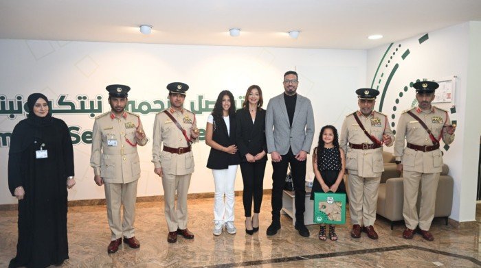 أمانة بلا حدود: طفلة مصرية تعثر على 17 ألف درهم وتسلمها لشرطة دبي أمانة بلا حدود: طفلة مصرية تعثر على 17 ألف درهم وتسلمها لشرطة دبي