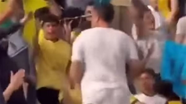 القبض على مشجع مصري خلع ملابسه في المدرجات احتفالا بفوز فريقه القبض على مشجع مصري خلع ملابسه في المدرجات احتفالا بفوز فريقه