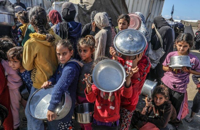 "الأونروا": خطر المجاعة يهدد سكان غزة بعد 19 شهرًا من القصف والحصار "الأونروا": خطر المجاعة يهدد سكان غزة بعد 19 شهرًا من القصف والحصار