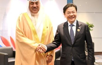 ولي العهد الكويتي يلتقي رئيس الوزراء ووزير المالية السنغافوري
