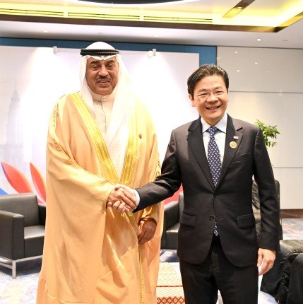 ولي العهد الكويتي يلتقي رئيس الوزراء ووزير المالية السنغافوري ولي العهد الكويتي يلتقي رئيس الوزراء ووزير المالية السنغافوري