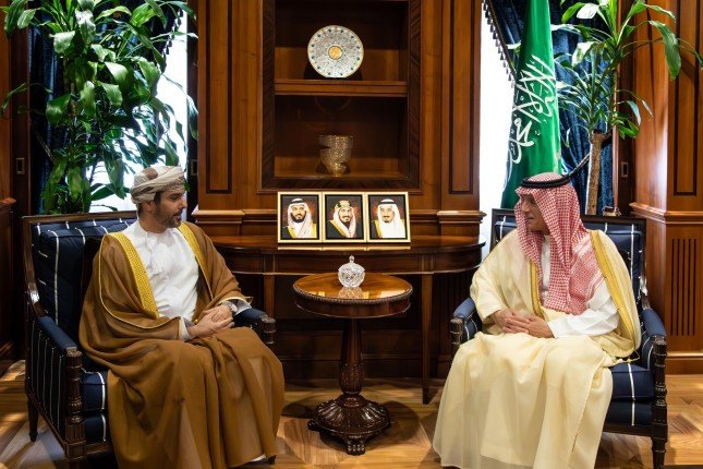 الجبير يستقبل سفير سلطنة عمان لدى السعودية الجبير يستقبل سفير سلطنة عمان لدى السعودية