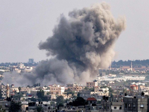 إصابة 9 أشخاص جراء غارة للكيان الإسرائيلي على جنوب لبنان إصابة 9 أشخاص جراء غارة للكيان الإسرائيلي على جنوب لبنان