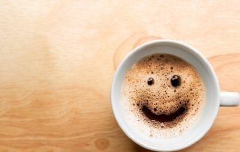 القهوة.. مشروب يومي يمنح كبار السن درعًا ضد الضعف والسقوط