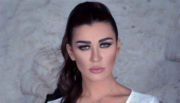 نادين الراسي: طليقي الأول "رجل" والثاني "ذكر".. وأتمنى لابني زوجة مثلي نادين الراسي: طليقي الأول "رجل" والثاني "ذكر".. وأتمنى لابني زوجة مثلي