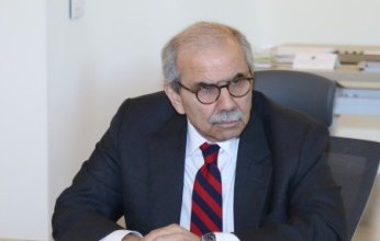 رئيس وزراء لبنان يرحب بتصريحات الرئيس الفلسطيني حول تسوية مسألة السلاح في المخيمات