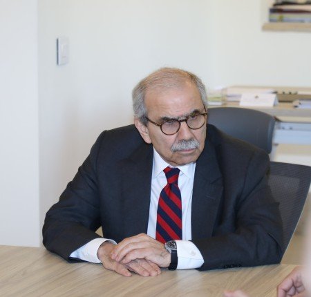 رئيس وزراء لبنان يرحب بتصريحات الرئيس الفلسطيني حول تسوية مسألة السلاح في المخيمات رئيس وزراء لبنان يرحب بتصريحات الرئيس الفلسطيني حول تسوية مسألة السلاح في المخيمات
