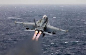 سقوط طائرة ثانية من حاملة أمريكية في البحر الأحمر خلال أسبوع.. والبحرية تفتح تحقيقًا في ملابسات الحادث