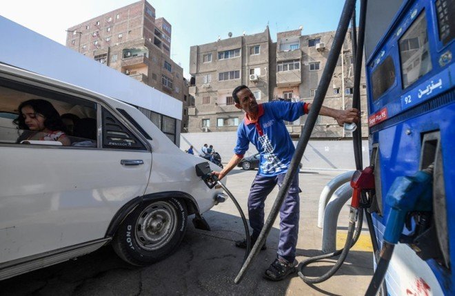 أزمة "البنزين المغشوش" تتصاعد في مصر.. .ومطالب برلمانية بكشف "مافيا منظمة" تهدد الأمن القومي أزمة "البنزين المغشوش" تتصاعد في مصر.. .ومطالب برلمانية بكشف "مافيا منظمة" تهدد الأمن القومي