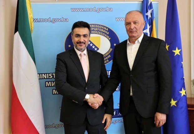 مباحثات بين سفير الكويت ووزير دفاع البوسنة لتفعيل الاتفاقيات الثنائية مباحثات بين سفير الكويت ووزير دفاع البوسنة لتفعيل الاتفاقيات الثنائية