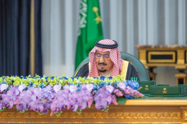 خادم الحرمين الشريفين يوجه باستضافة 1300 حاج من 100 دولة لأداء حج هذا العام خادم الحرمين الشريفين يوجه باستضافة 1300 حاج من 100 دولة لأداء حج هذا العام
