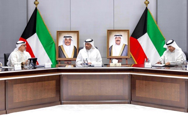 الكويت.. اليحيا يبحث مع مساعديه سبل تطوير العمل الدبلوماسي بالوزارة الكويت.. اليحيا يبحث مع مساعديه سبل تطوير العمل الدبلوماسي بالوزارة