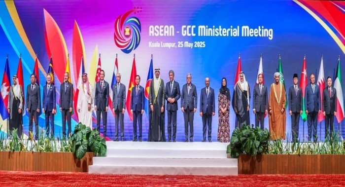 برئاسة الكويت وماليزيا.. انطلاق القمة الثنائية بين مجلس التعاون الخليجي و(آسيان) في كوالالمبور برئاسة الكويت وماليزيا.. انطلاق القمة الثنائية بين مجلس التعاون الخليجي و(آسيان) في كوالالمبور