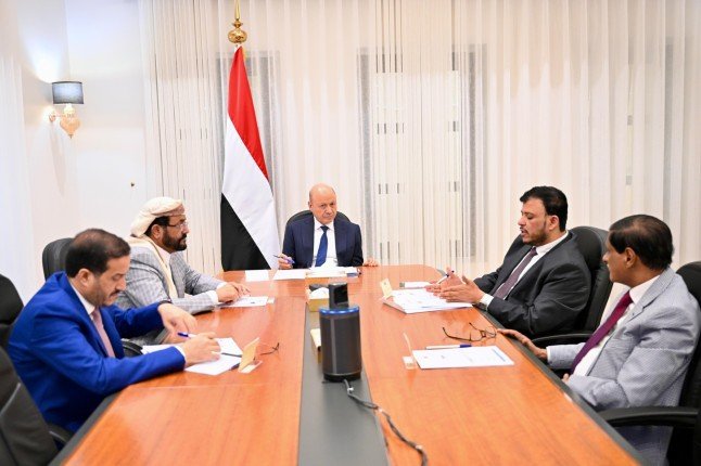 الرئاسي اليمني يدعو ميليشيا الحوثي إلى إلقاء السلاح والجنوح للسلام الرئاسي اليمني يدعو ميليشيا الحوثي إلى إلقاء السلاح والجنوح للسلام