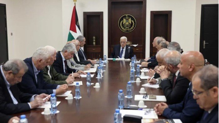 عزام الأحمد ينتخب أمينًا للسر للجنة التنفيذية لمنظمة التحرير الفلسطينية عزام الأحمد ينتخب أمينًا للسر للجنة التنفيذية لمنظمة التحرير الفلسطينية