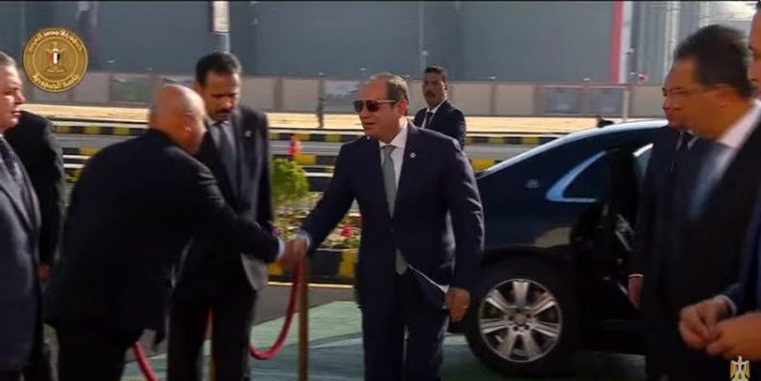 الرئيس السيسي يصل الضبعة ليشهد موسم الحصاد بمشروع «مستقبل مصر» الرئيس السيسي يصل الضبعة ليشهد موسم الحصاد بمشروع «مستقبل مصر»
