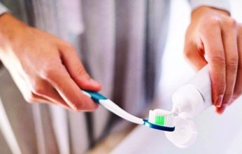 دراسة بريطانية: صحة الفم قد تحمي الدماغ من الخرف