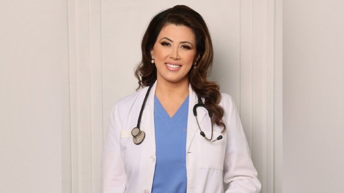 أول عربية في هذا المنصب.. ترامب يدعم الطبيبة الأردنية جانيت نشيوات لمنصب "جراح أمريكا العام" أول عربية في هذا المنصب.. ترامب يدعم الطبيبة الأردنية جانيت نشيوات لمنصب "جراح أمريكا العام"