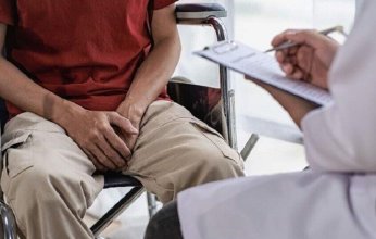 تحذير طبي.. وضع الهاتف في جيب البنطال قد يهدد خصوبة الرجال