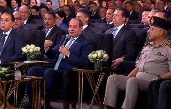 الرئيس المصري يزيح الستار عن لوحة تذكارية إيذانا بافتتاح المرحلة الأولى من مدينة مستقبل مصر الصناعية
