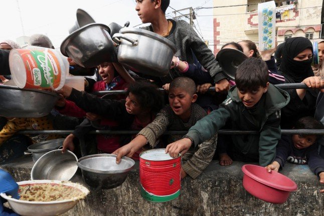 الصحة الفلسطينية: فقدنا 29 طفلاً ومسنًا جراء الجوع في غزة خلال يومين وتحذيرات من كارثة أوسع الصحة الفلسطينية: فقدنا 29 طفلاً ومسنًا جراء الجوع في غزة خلال يومين وتحذيرات من كارثة أوسع