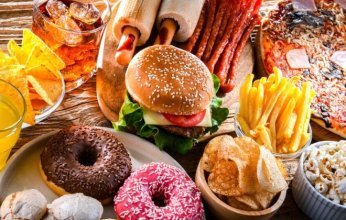 دراسة تحذر: 5 دقائق من إعلانات الوجبات السريعة كافية لزيادة استهلاك الأطفال للسعرات الحرارية