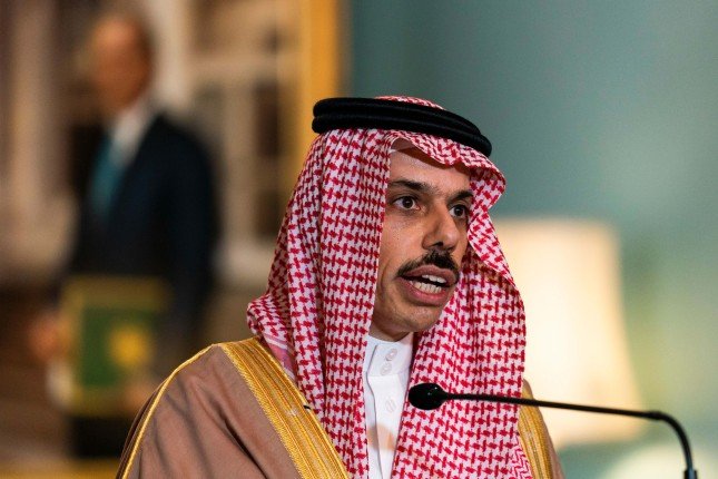 وزير الخارجية السعودي يبحث مع نظيريه الهندي والباكستاني جهود التهدئة ووقف التصعيد وزير الخارجية السعودي يبحث مع نظيريه الهندي والباكستاني جهود التهدئة ووقف التصعيد