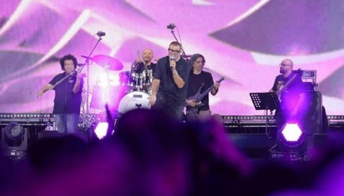 النجم المصري عمرو دياب يحتفي بمسيرته الغنائية في الجامعة الأمريكية بالقاهرة النجم المصري عمرو دياب يحتفي بمسيرته الغنائية في الجامعة الأمريكية بالقاهرة