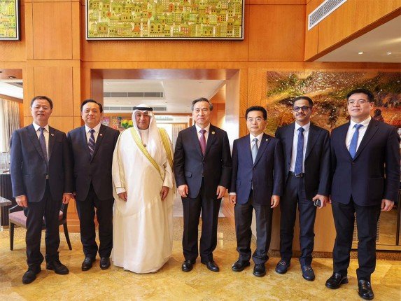 الأمين العام لمجلس التعاون يبحث مع رئيس المجلس الصيني لترويج التجارة الدولية الشراكة الاستراتيجية الأمين العام لمجلس التعاون يبحث مع رئيس المجلس الصيني لترويج التجارة الدولية الشراكة الاستراتيجية
