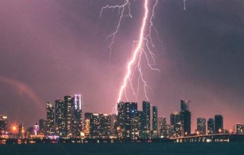 علماء يابانيون يبتكرون طائرات مسيرة تعمل كمانعات صواعق لاعتراض البرق